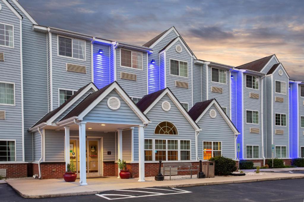 Microtel Inn & Suites by Wyndham Lillington/Campbell University Main image 1